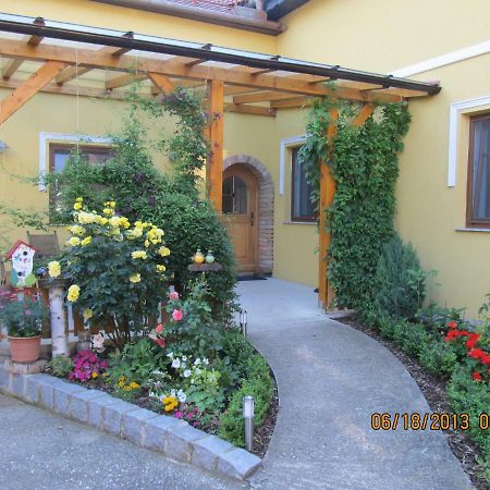 Haus Resi Apartment Staatz Екстериор снимка