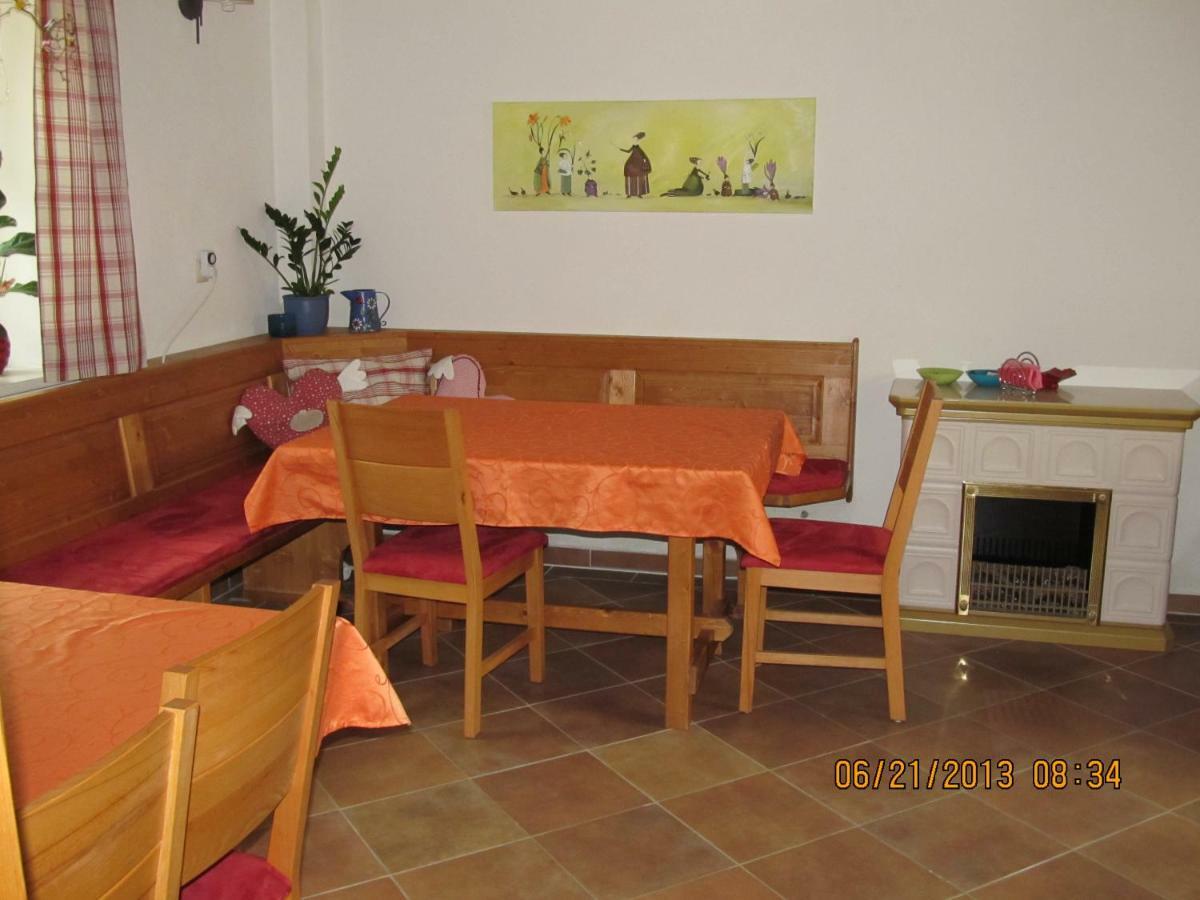 Haus Resi Apartment Staatz Екстериор снимка
